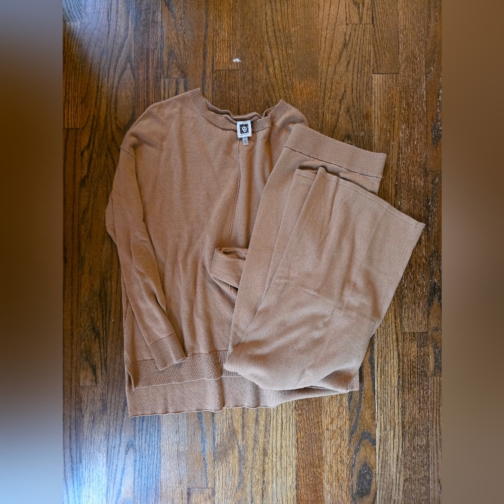 Large Anne Klein lightweight tan sweater/pant set